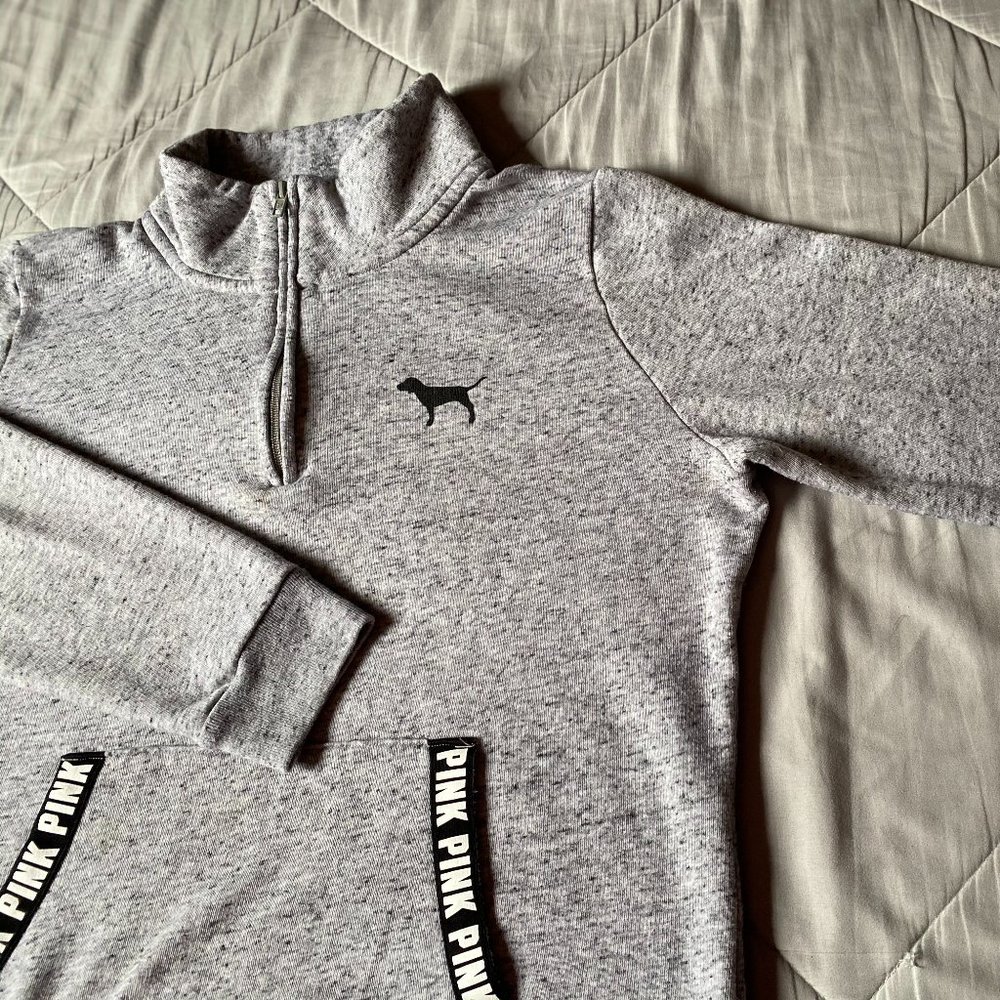 VS PINK Quarter Zip Sweater sz Medium color Gray